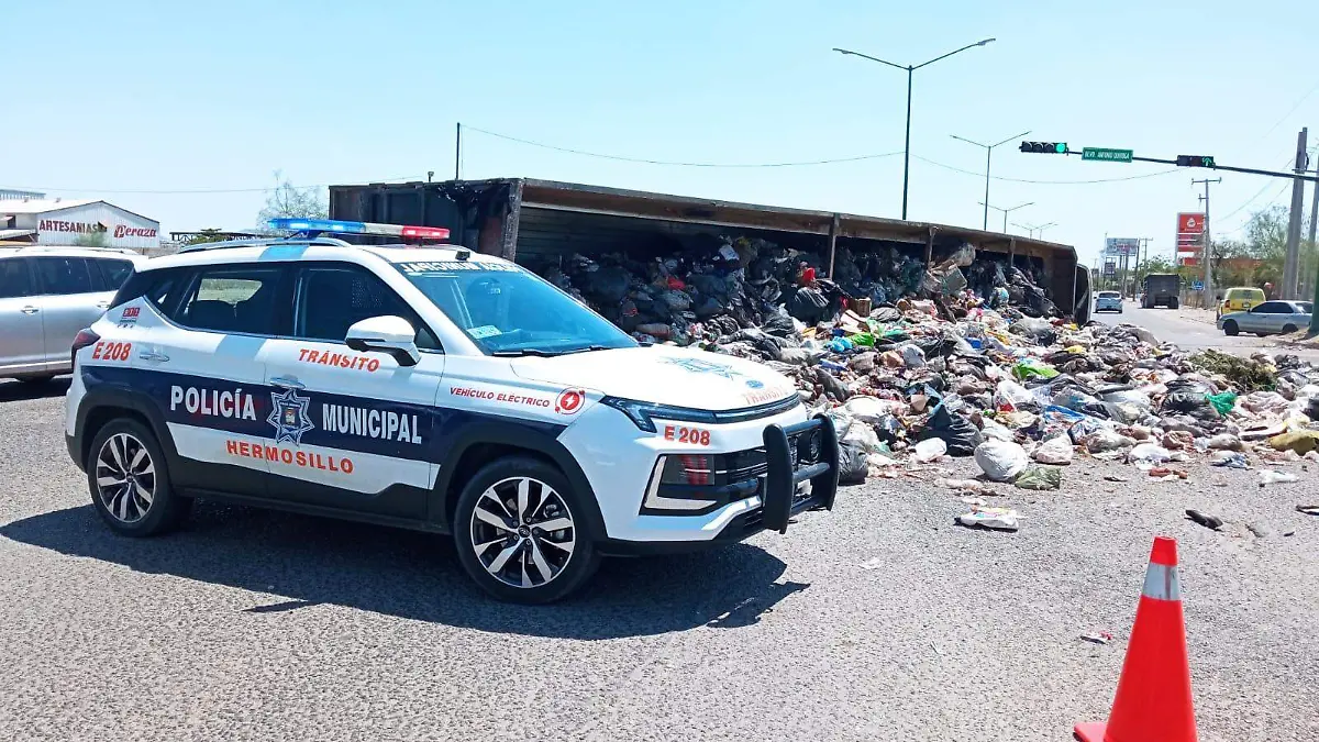 Accidente de vehículo con basura